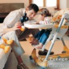 Рядом с папой в стульчике для кормления Peg-Perego Prima Pappa Diner