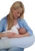 Мама кормит ребенка держа его на подушке для беременных и кормящих Red Castle Big Flo